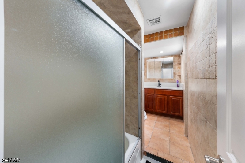 476 Bloy St Property Photo 18