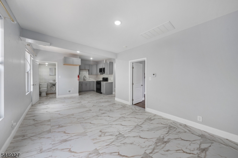 476 Bloy St Property Photo 22