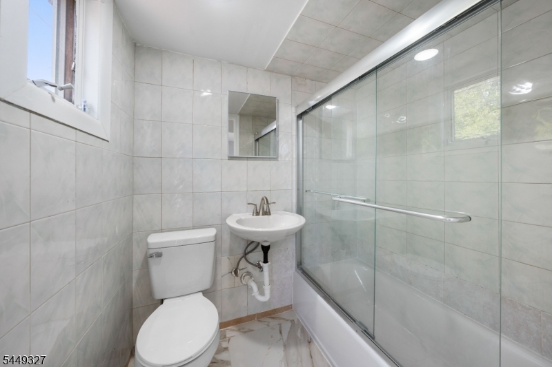 476 Bloy St Property Photo 23