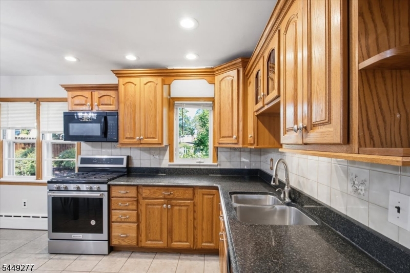 36 Oakland Ave Property Photo 9