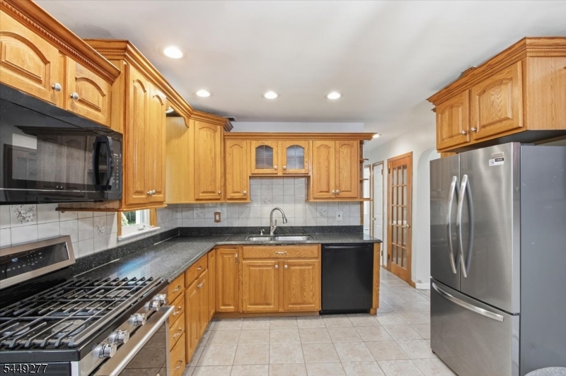 36 Oakland Ave Property Photo 10