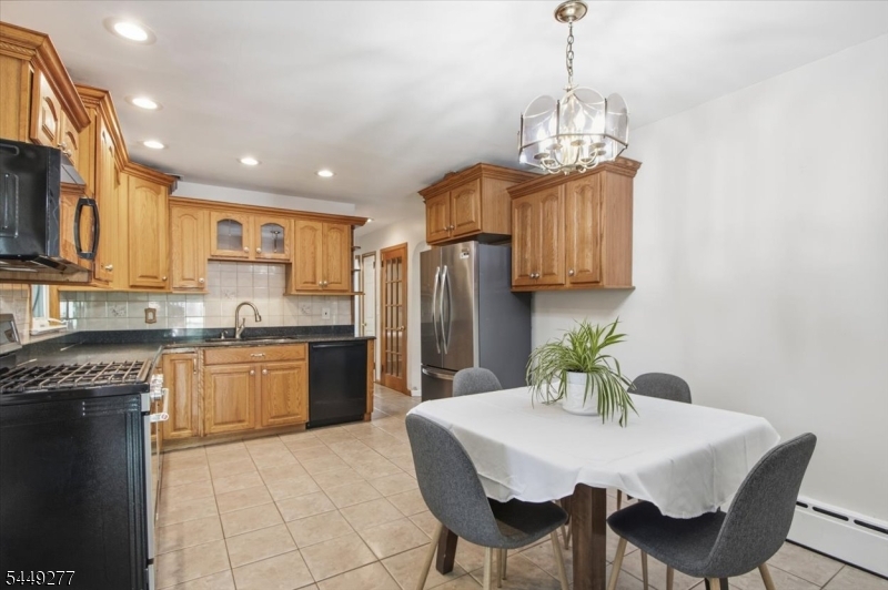 36 Oakland Ave Property Photo 11