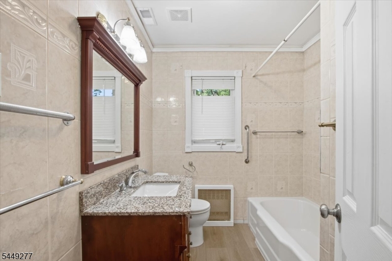 36 Oakland Ave Property Photo 13