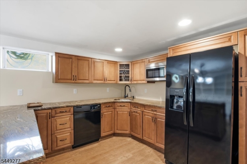 36 Oakland Ave Property Photo 28