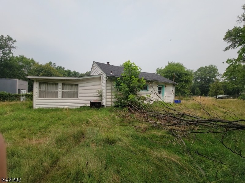 592 Equator Ave Property Photo 1