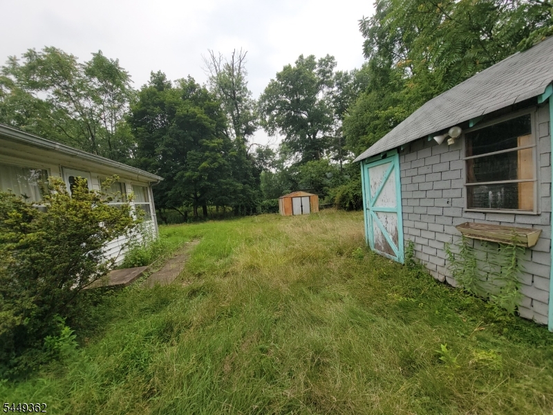 592 Equator Ave Property Photo 5
