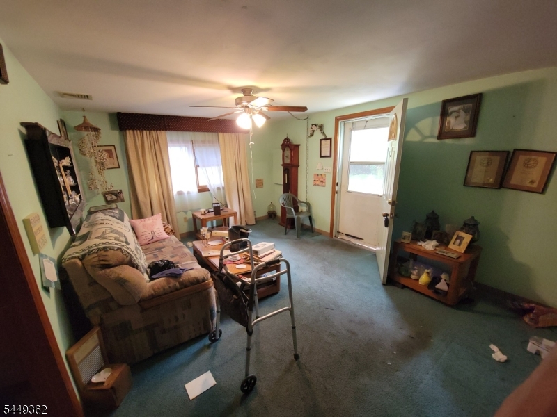 592 Equator Ave Property Photo 6