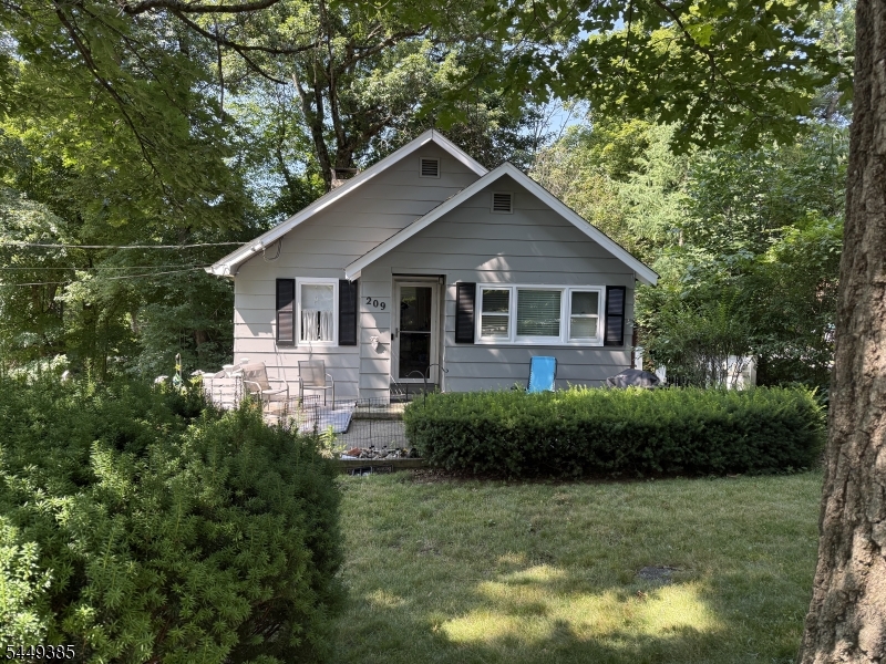 209 Wawayanda Rd Property Photo 1