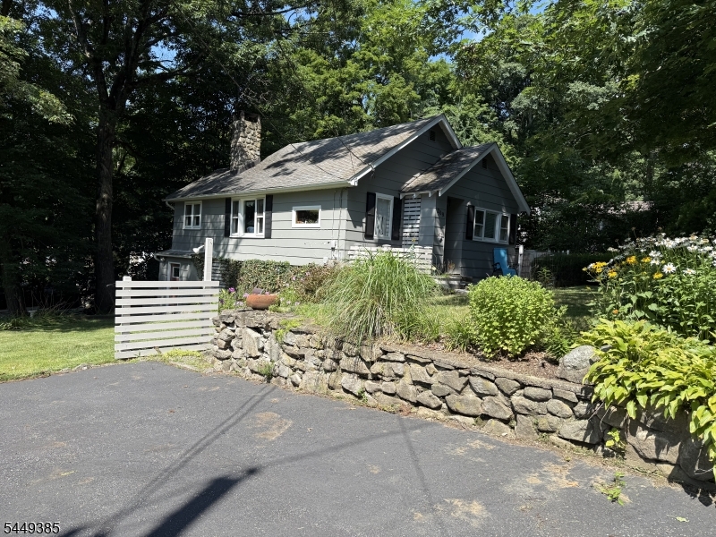 209 Wawayanda Rd Property Photo 2