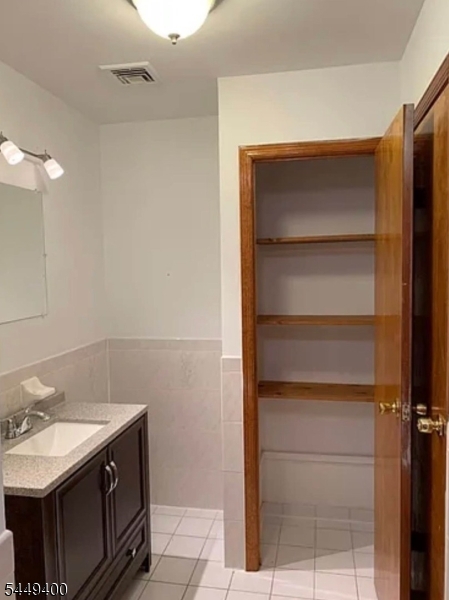 648 Summer St Property Photo 3