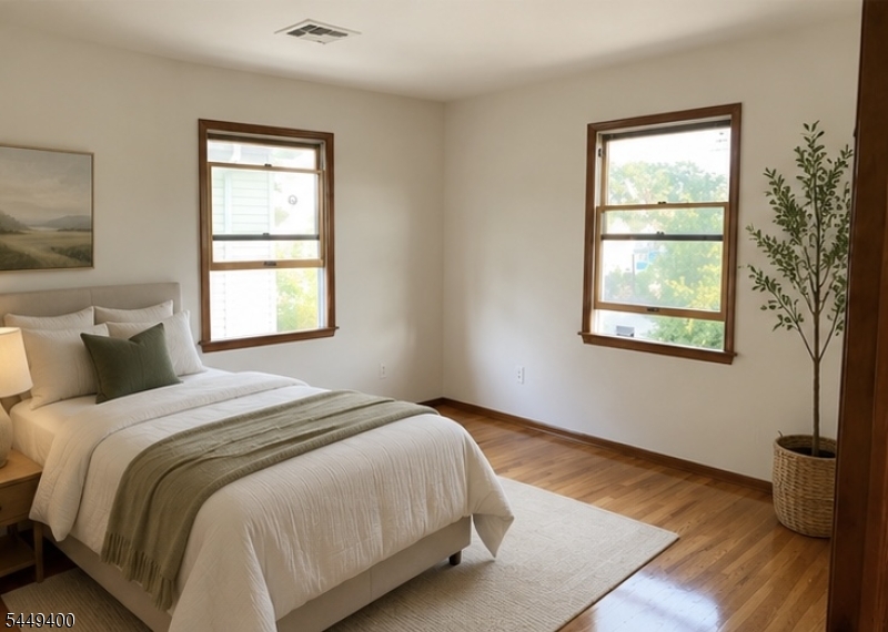 648 Summer St Property Photo 4