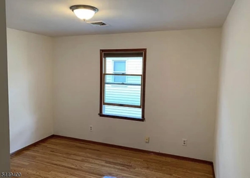 648 Summer St Property Photo 7