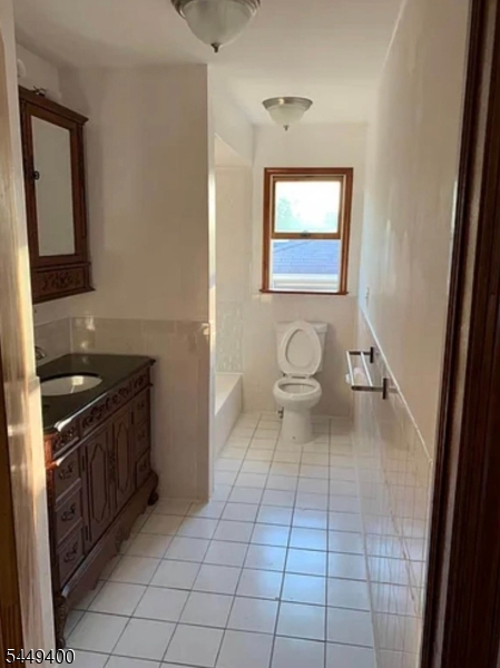 648 Summer St Property Photo 8