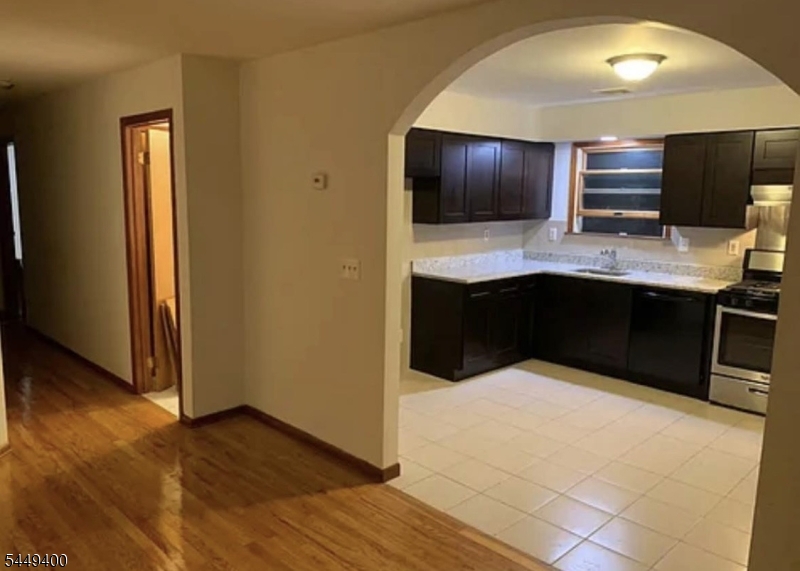 648 Summer St Property Photo 11