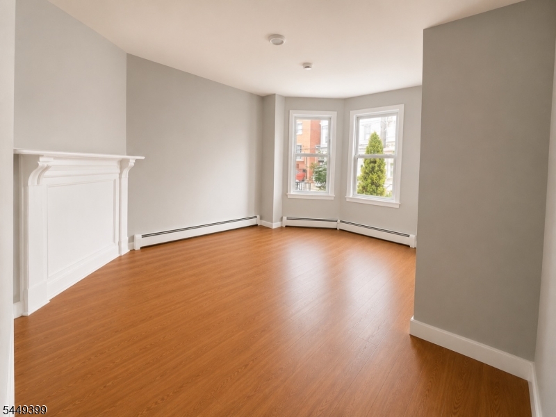 1110 Hampton Pl Property Photo 3