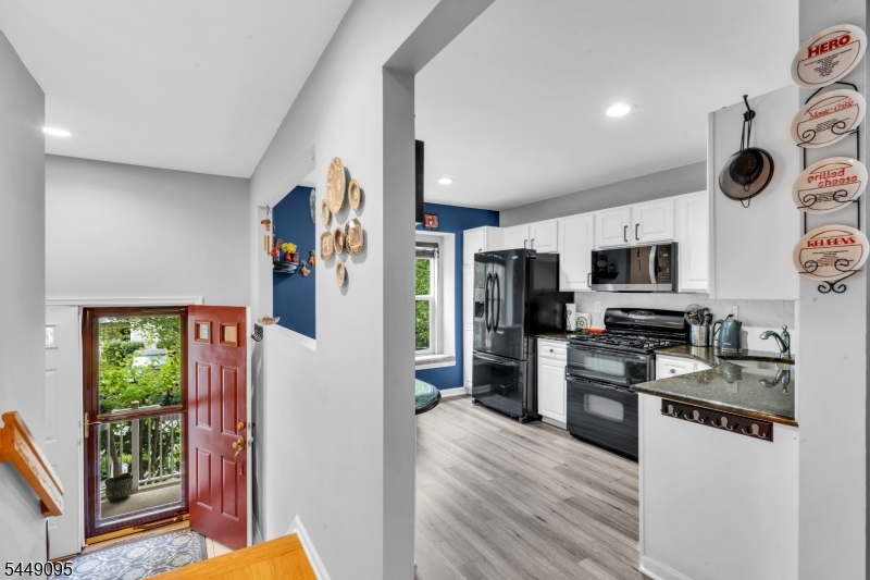 15 Spruce Ter Property Photo 3