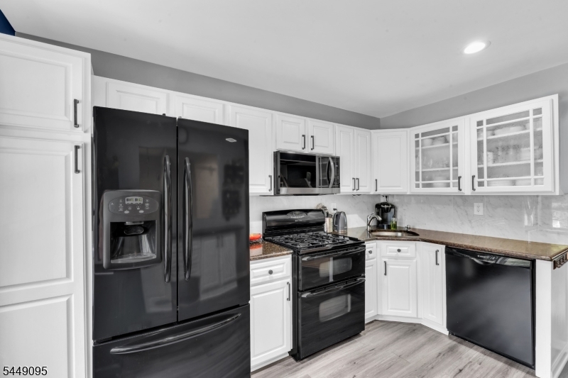 15 Spruce Ter Property Photo 5