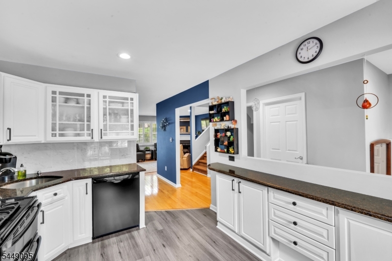 15 Spruce Ter Property Photo 6