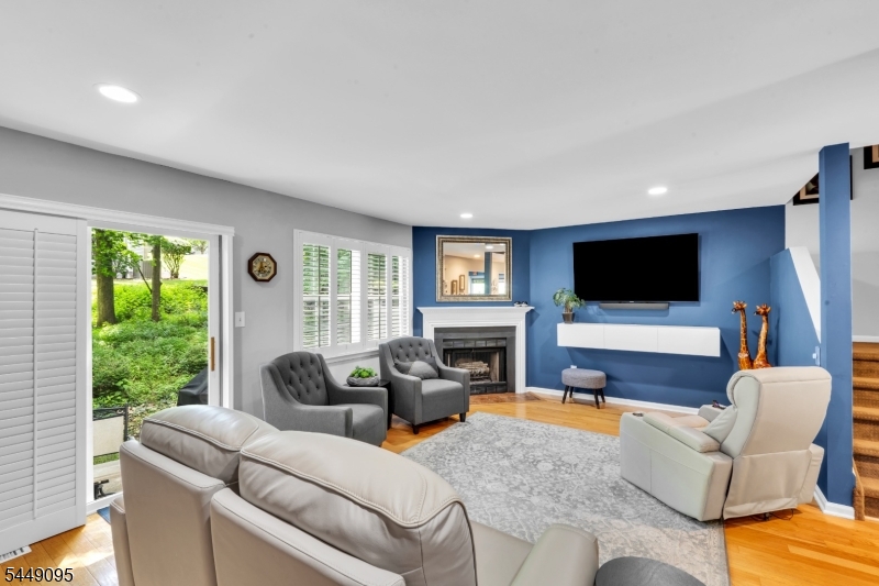 15 Spruce Ter Property Photo 9