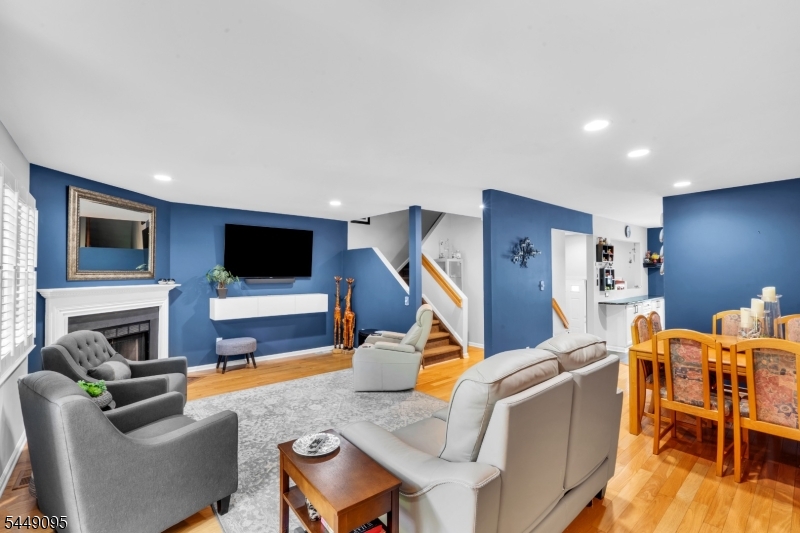 15 Spruce Ter Property Photo 10