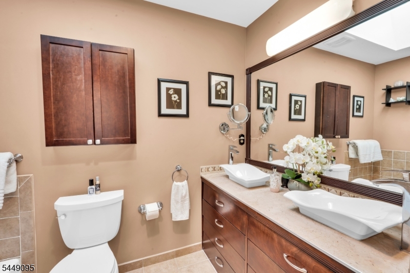 15 Spruce Ter Property Photo 18
