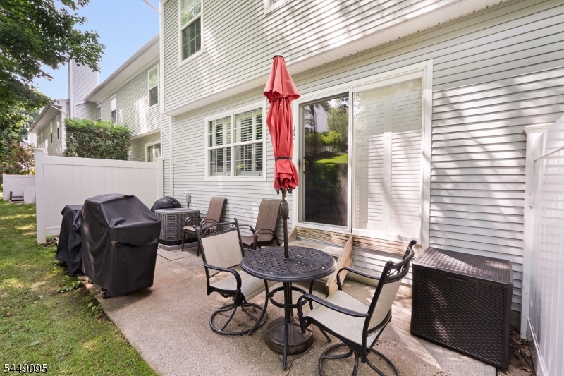 15 Spruce Ter Property Photo 22