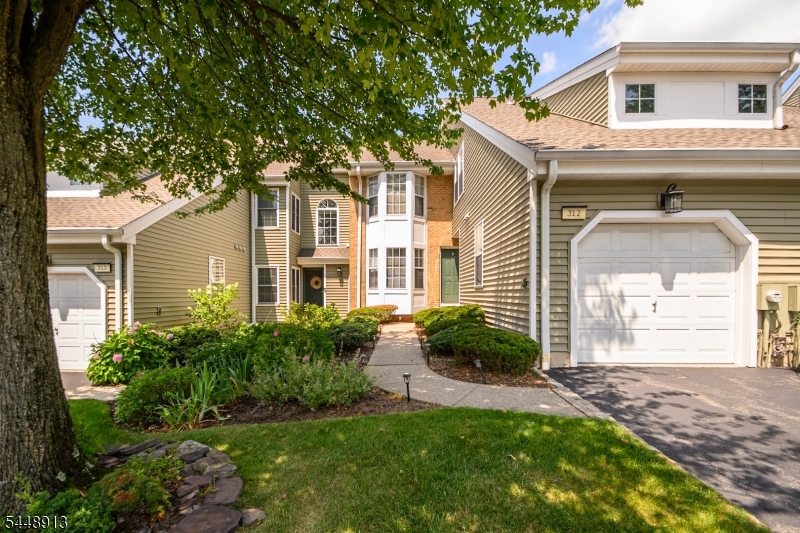 312 Araneo Dr Property Photo 2