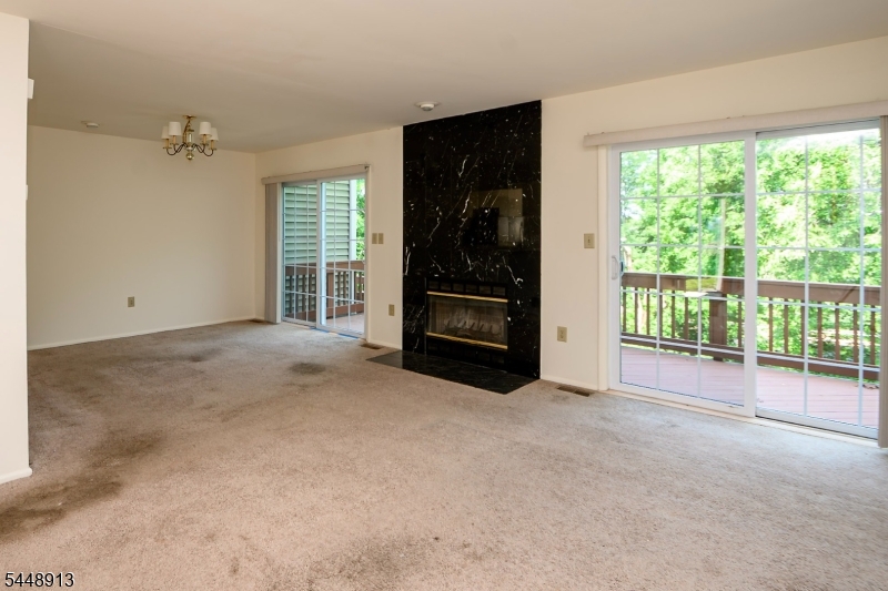 312 Araneo Dr Property Photo 5