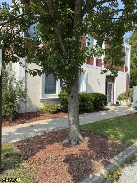 97 Main St Property Photo 1