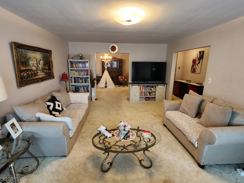 33 Livingston Ave 2 Property Photo 4