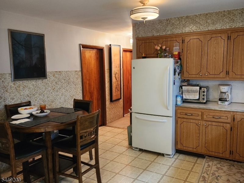 33 Livingston Ave 2 Property Photo 7