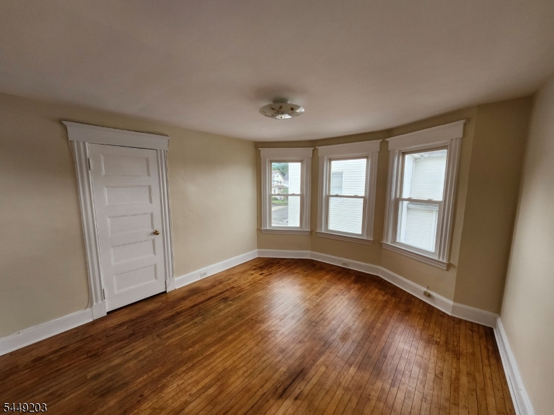 33 Livingston Ave 2 Property Photo 16