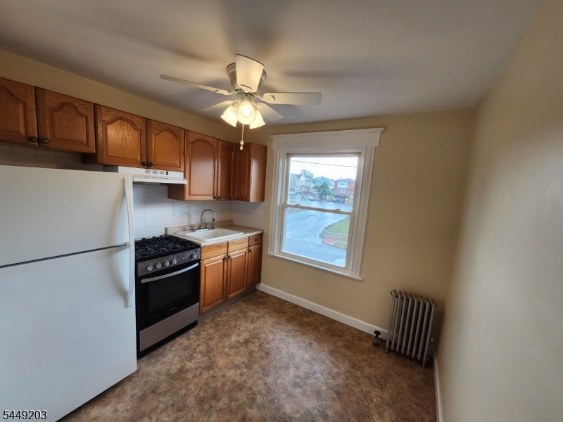 33 Livingston Ave 2 Property Photo 17