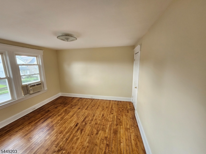 33 Livingston Ave 2 Property Photo 18