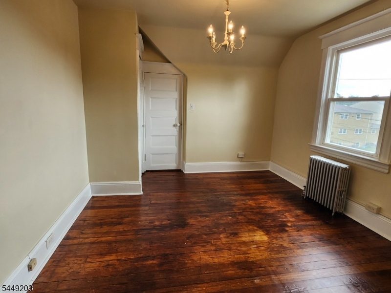 33 Livingston Ave 2 Property Photo 22
