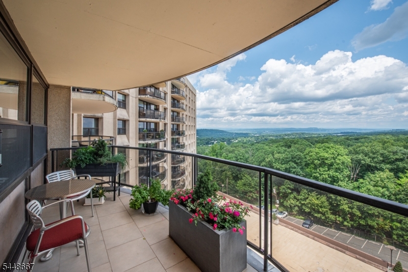 2 Claridge Dr 8HW 8HW Property Photo 1