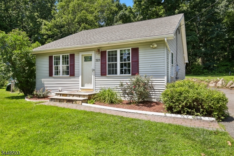 523 W Hill Rd Property Photo 3