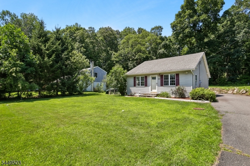 523 W Hill Rd Property Photo 4