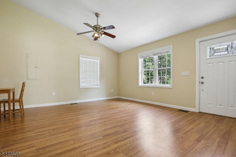 523 W Hill Rd Property Photo 6