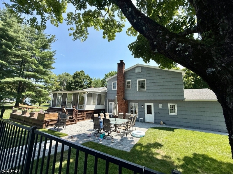 8 Byron Ct Property Photo 2