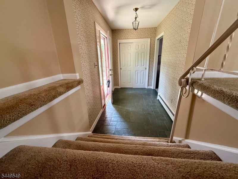 8 Byron Ct Property Photo 3