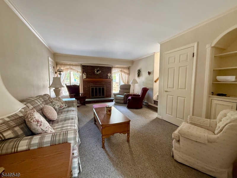 8 Byron Ct Property Photo 4