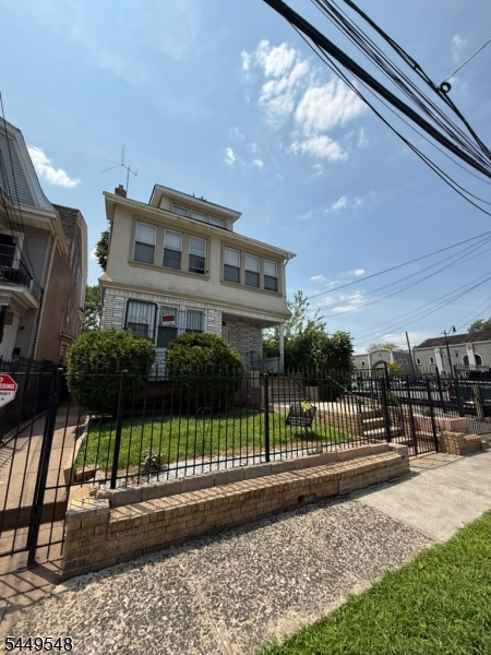 86 Mapes Ave 1 Property Photo 2
