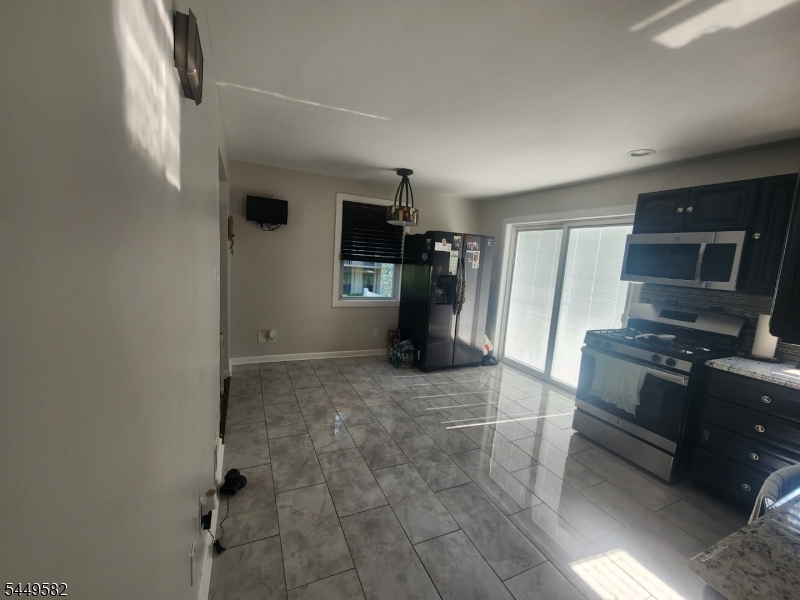 657 Broad St Property Photo 3
