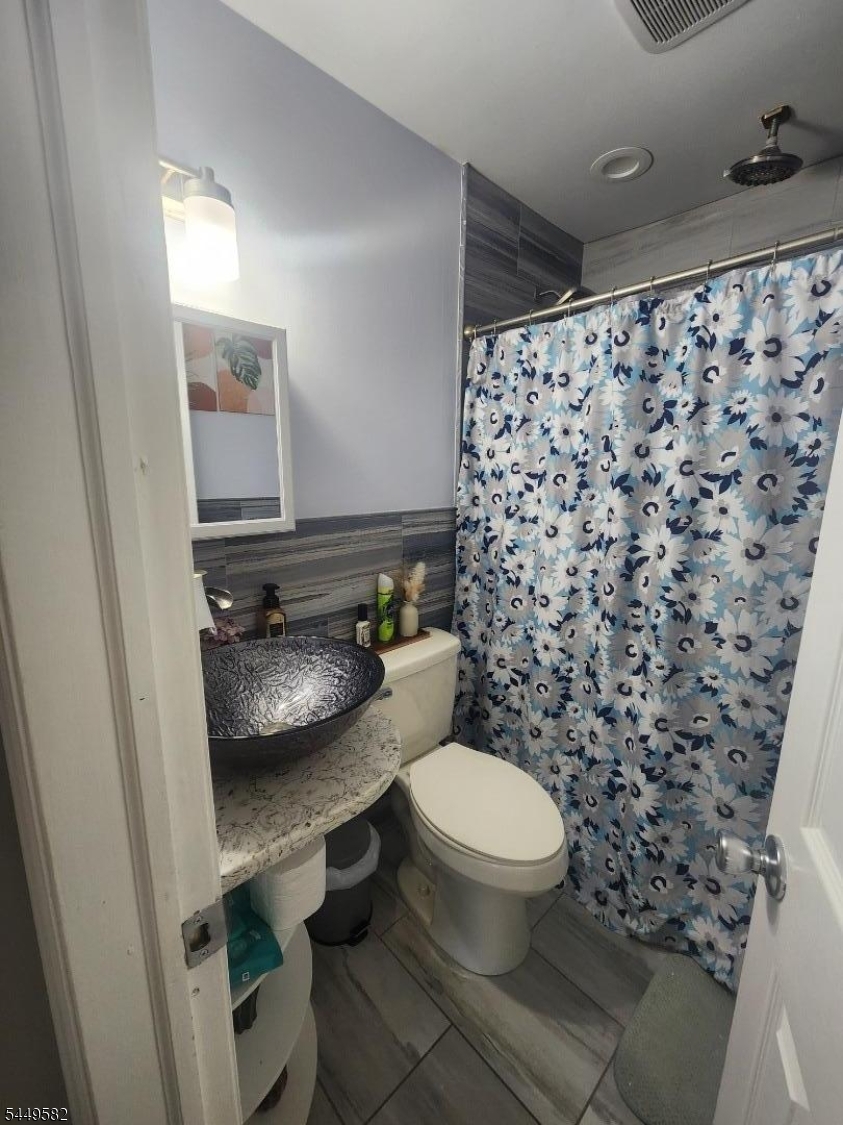 657 Broad St Property Photo 12