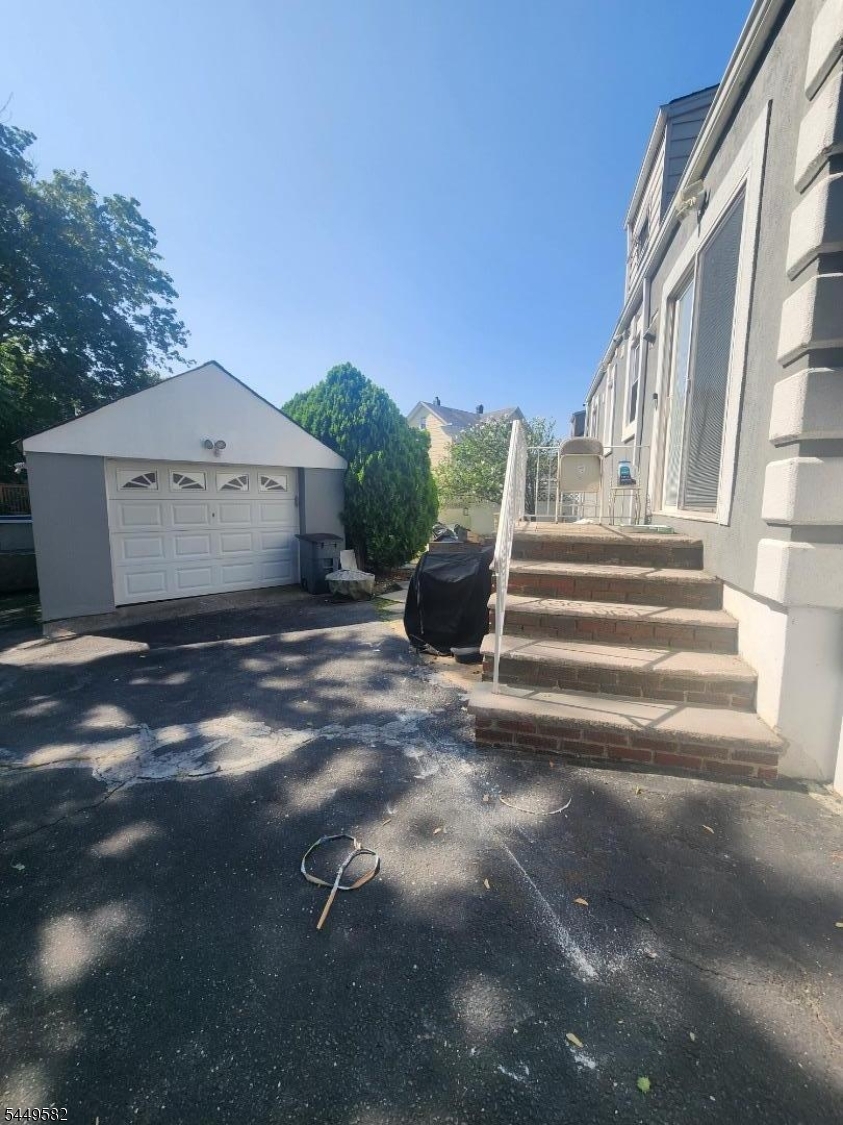 657 Broad St Property Photo 16