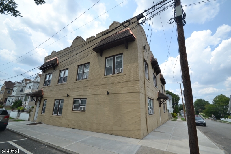 56 Hobart Pl Property Photo 1