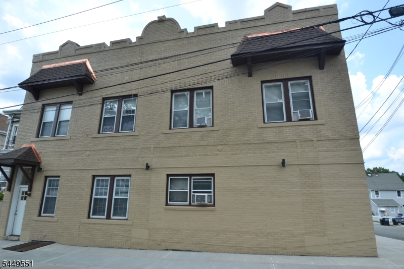 56 Hobart Pl Property Photo 2