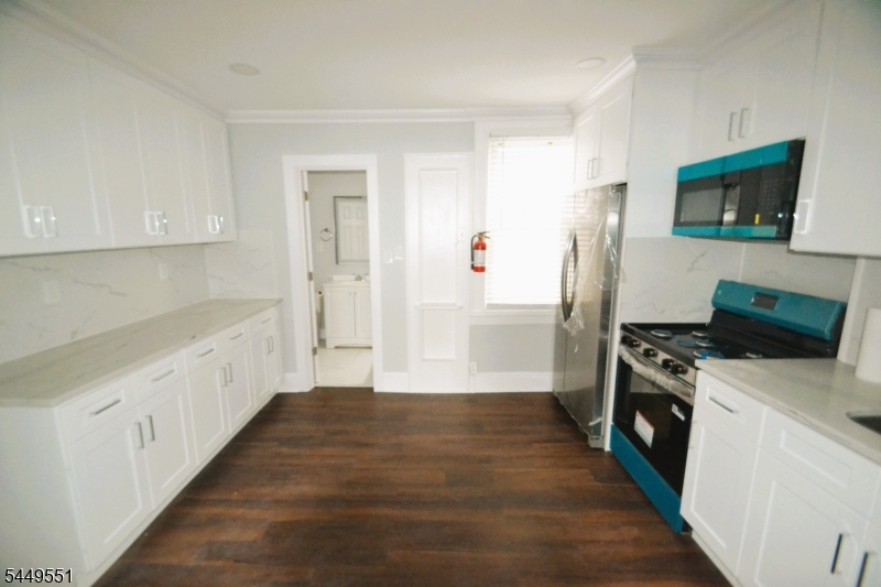 56 Hobart Pl Property Photo 3