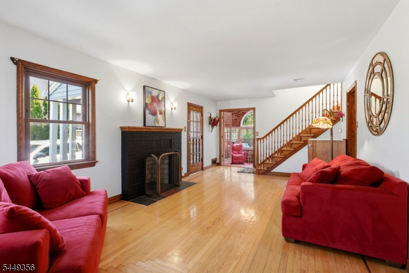 366 Vosseller Ave Property Photo 3